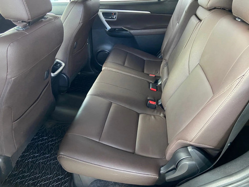 Toyota Hilux SW4 2.8 SRX 4X4 7 LUGARES 16V TURBO INTERCOOLER DIESEL 4P AUTOMÁTICO