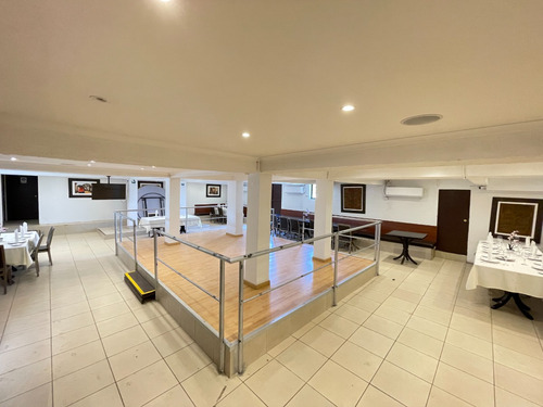 Excelente Local Comercial Frente A Mall Plaza Tobalaba