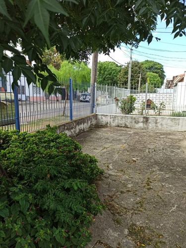 Alquilo Local Comercial Con Posibilidad De Casa En Sayago.