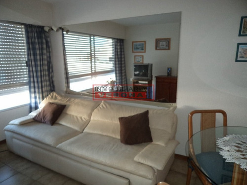 Apartamento De 1 Dormitorio En Peninsula Muy Bien Ubicado A 1 Cuadras De La Mansa, A 2 De La Brava Y A 1 De La Gorlero Y De La Terminal De Omnibus.- Ref: 6780
