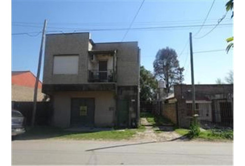 Imagen 3 de 3 de Local En Pb Y Dpto De 3 Ambientes En Pa