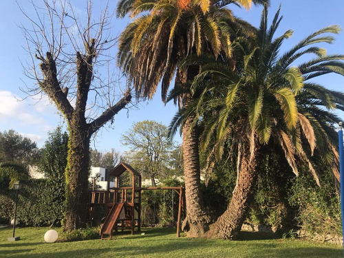 Casa Venta 4 Dormitorios 3 Baños Jardín Pileta Quincho Parrilla Cochera 280 Mts 2 -terreno 1300 Mts 2- Manuel B Gonnet