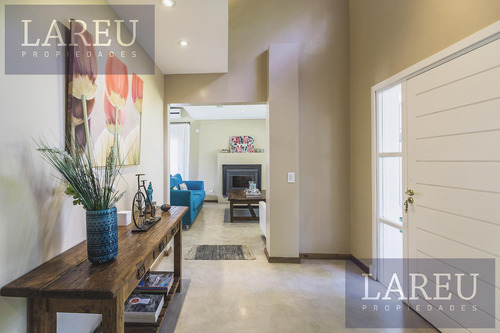 Casa En Venta - Estancias Del Pilar, La Paz.