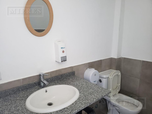 Excelente Oficina De 70 M2 En Alquiler En San Isidro