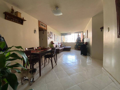 Tibisay Rojas Vende Apartamento En Residencias Bosque Arriba. Urb. El Bosque    Cod. 226282