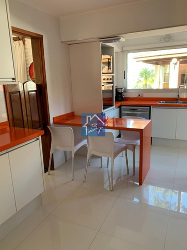 Casa En Venta, Pinares, Punta Del Este- Ref: 736