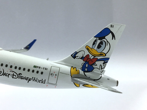 Avion A Escala, Azul, Pato Donald Nas Nuvens, Airbus A320neo