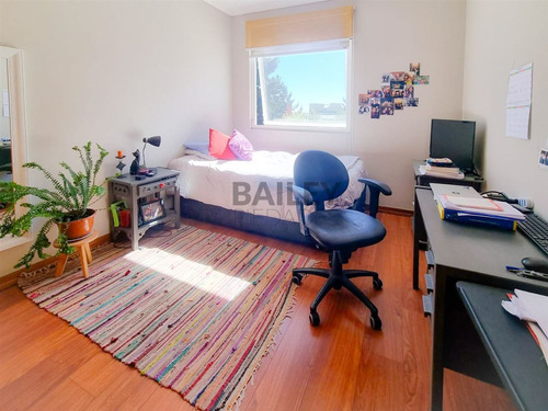 Casa En Venta De 3 Dorm. En Concón