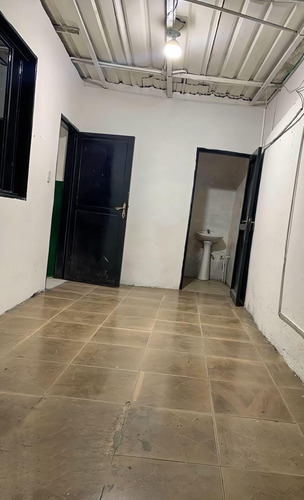 S.c En Alquiler Galpón Comercial En Santa Cecilia