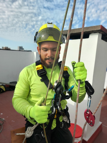 Imagen 3 de 10 de Pintor Profesional Impermeabilizacion. Silletero Hidrolavado