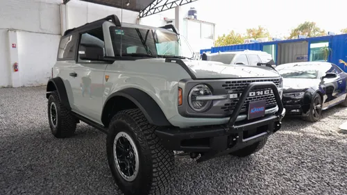 Ford Bronco Bronco Badlands 2.3 L4