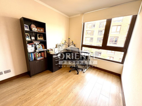 Vive En La Dehesa | 3 Dormitorios + Servicio + Sala De Estar
