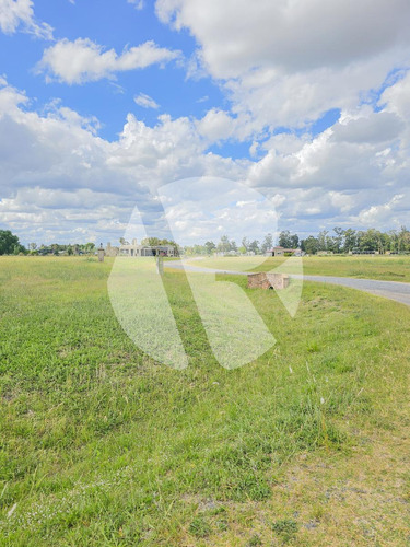 Lote De 1997,83 M2 Se Encuentra En El Barrio Arroyito Listo Para Venderse! En Villa Maria