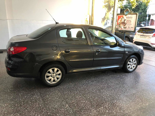 Peugeot 207 1.4 Sedan Xs 2010 Permuto / Financio !!