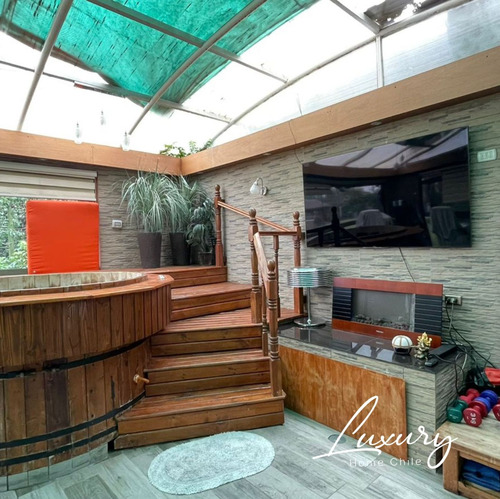 Amplia Casa En Condominio, Venta, La Reina.