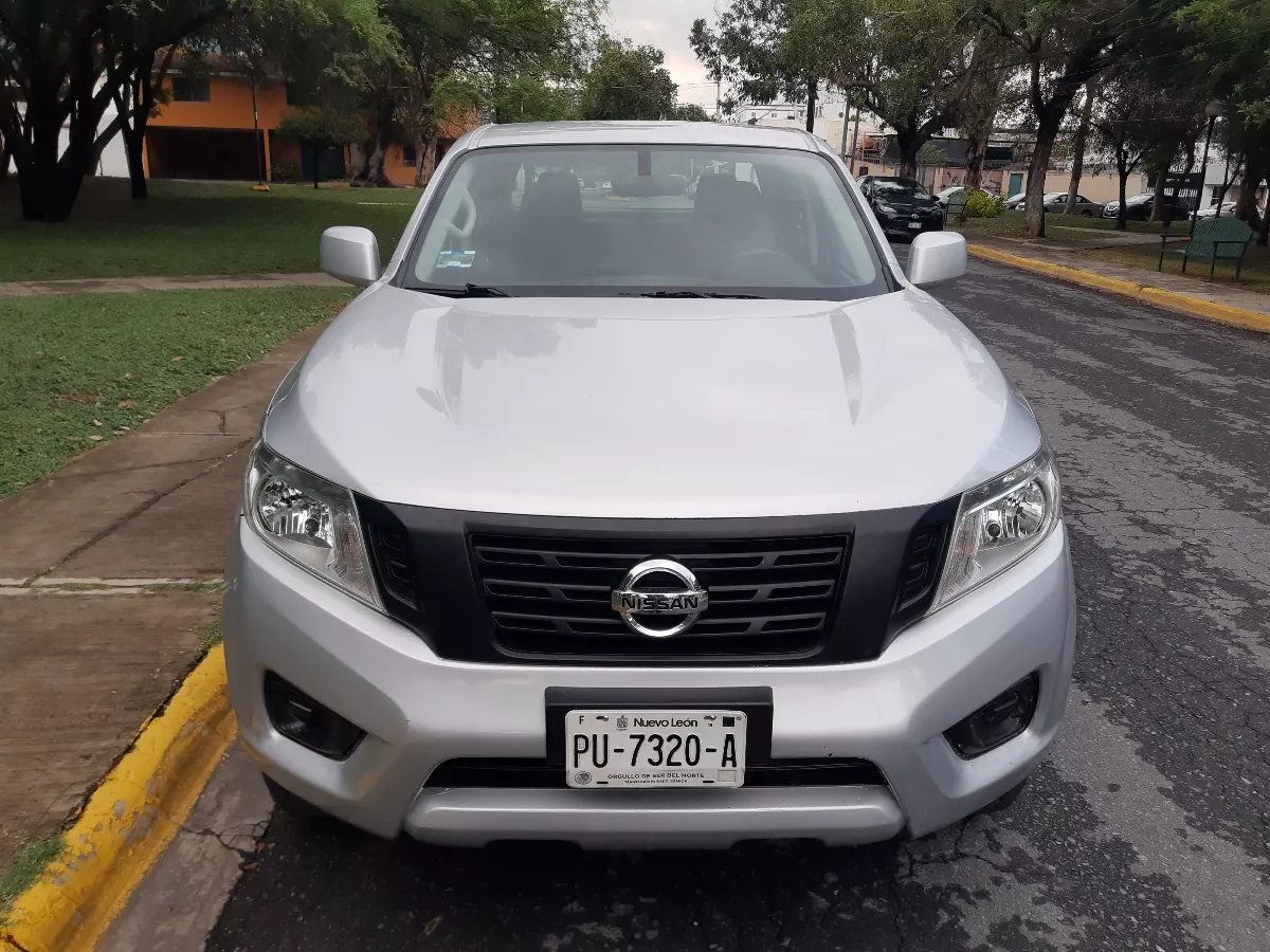 Nissan NP300 Frontier 2.5 Doble Cabina Aa Pack Seg 4x4