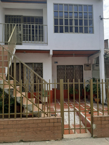 Venta De Espectacular Casa  De Dos Pisos Barrio La Rivera  Cali Valle 