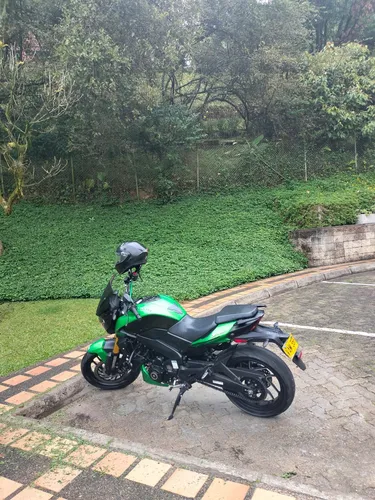 Moto Dominar Verde Con Barras De Lujo En Excelente Estado