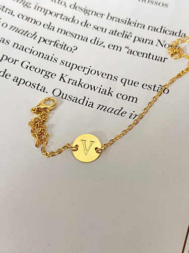 Pulseira De Elos Com Letra V Banhada A Ouro
