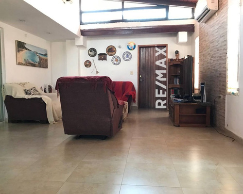 Casa Con Amplio Terreno Y Potencial Comercial En Juan Griego, Isla De Margarita