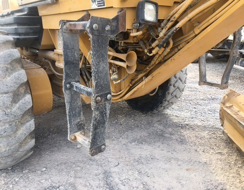 Imagen 11 de 14 de Motoconformadora Caterpillar 140 H_año 2005