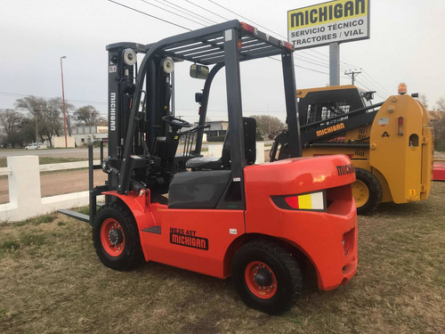 Imagen 2 de 16 de Autoelevador Michigan 2.5tn 4.5mts Diesel Nuevo Dolar Oficia