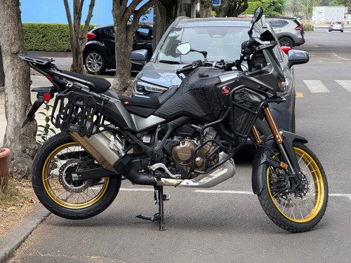 Versión Manual Con Suspensión Electrónica, Defensas Givi