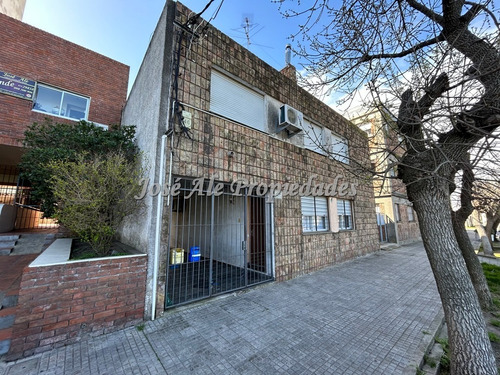 En Venta Exclusividad Amplio Apartamento De 2 Dormitorios, Colonia Del Sacramento