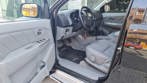 Imagen 15 de 16 de Toyota Hilux 2009 3.0 I Srv Cab Doble At 4x4 Cuero