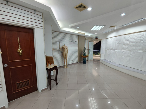 Local Comercial En Alquiler En Zona Este Cc Paris, Piso Concurrido Y Con Vitrina De Alta Exposicion Cod 25 1727, Soy Gabi Irastorza