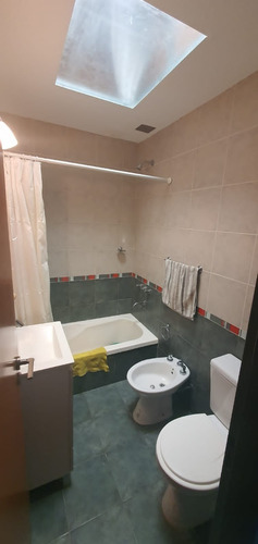 Imagen 13 de 14 de Duplex 3 Ambientes, 2 Baños, Cochera, Jardin Y Parrilla, La Plata, Permuta Por Ph !