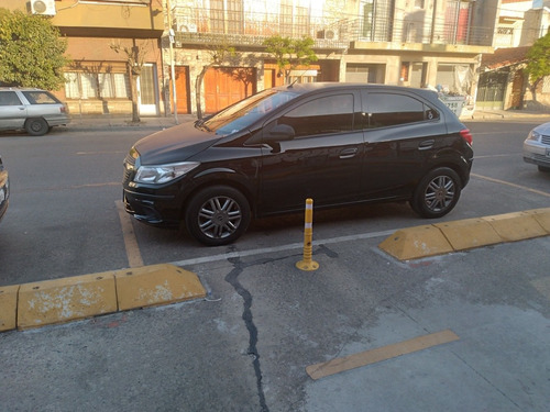 Imagen 4 de 11 de Chevrolet Onix 2016 1.4 Lt 98cv