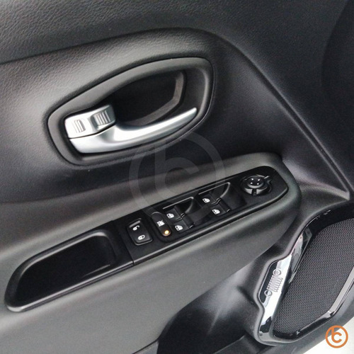 Imagem 13 de 15 de Jeep Renegade 1.8 16v Flex Longitude 4p Automático