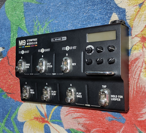 Line 6 M9 Stompbox Modeler C/ Fonte Bivolt - Willaudio (Usado)