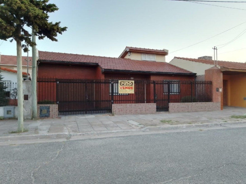 Imagen 2 de 28 de Hermosa Casa En Mar Del Tuyu! Todos Los Servicios!