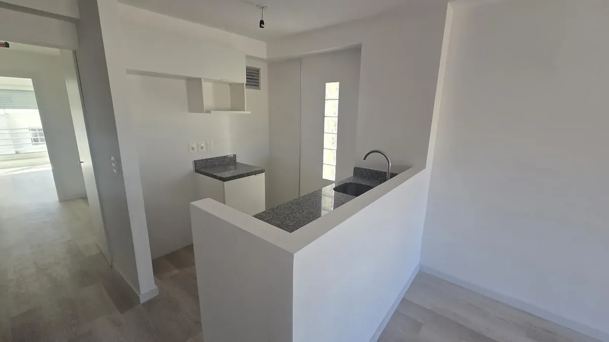 Apartamento De 1 Dormitorio En Alquiler, Zona Cordon · Foto 2