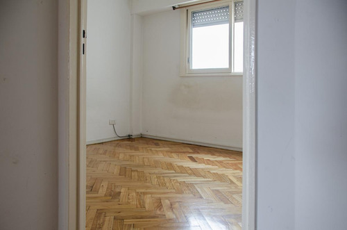 Imagen 7 de 14 de Departamento En Venta De 2 Ambientes Amplios - Ubicado En El Barrio De Villa Crespo!