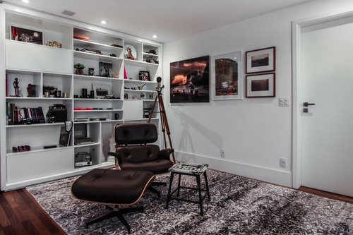 Poltrona Charles Eames Com Puff Couro Legítimo
