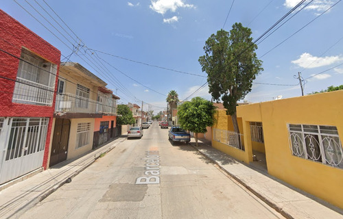 Oportunidad De Hacer Crecer Tu Patrimonio! Casa En Remate Hipotecario Bancario En Colonia España, Aguascalientes..