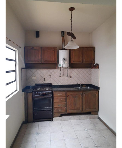 Venta De Departamento Tipo Casa En Lanùs. 