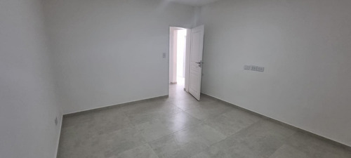 En Venta En Caseros Casa Al Frente A Nuevo De 3 Amb Terraza Propia Impecable Ficha 9711