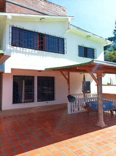 Imagen 2 de 16 de Se Vende Hermosa Casa Remodelada Urb Los Duraznos Los Teques.