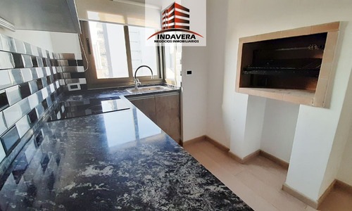 Excelente Semipiso De 2 Amb. De 47 M² Con Balcón Terraza Caseros Centro.