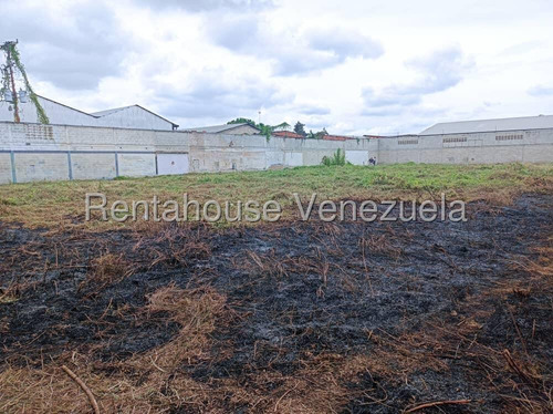 Maria Gonzalez Alquila Terreno Carretera Los Guayos. 25-12064
