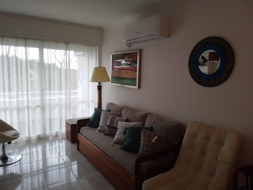 Imagen 16 de 29 de Apartamento En Parada 10 Playa Mansa Frente Al Mar, Super Equipado, Y Las Mejores Comodidades.