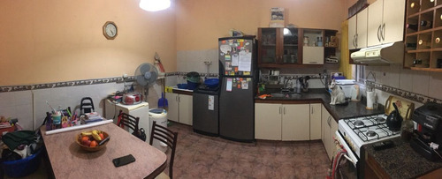 Casa De Seis Ambientes Con Local Abajo