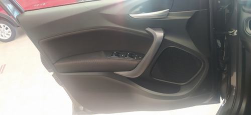 Imagen 2 de 18 de Fiat Cronos 1.8 Precision