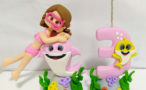 Imagem 2 de 2 de Vela Aniversário Baby Shark Rosa Topo De Bolo Em Biscuit