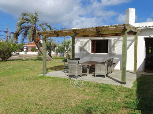 La Casa Del Farero En La Paloma