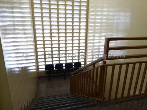Edificio En Venta Urb. Boleíta Norte Calle Urb Industrial Albores Leoncio, Caracas